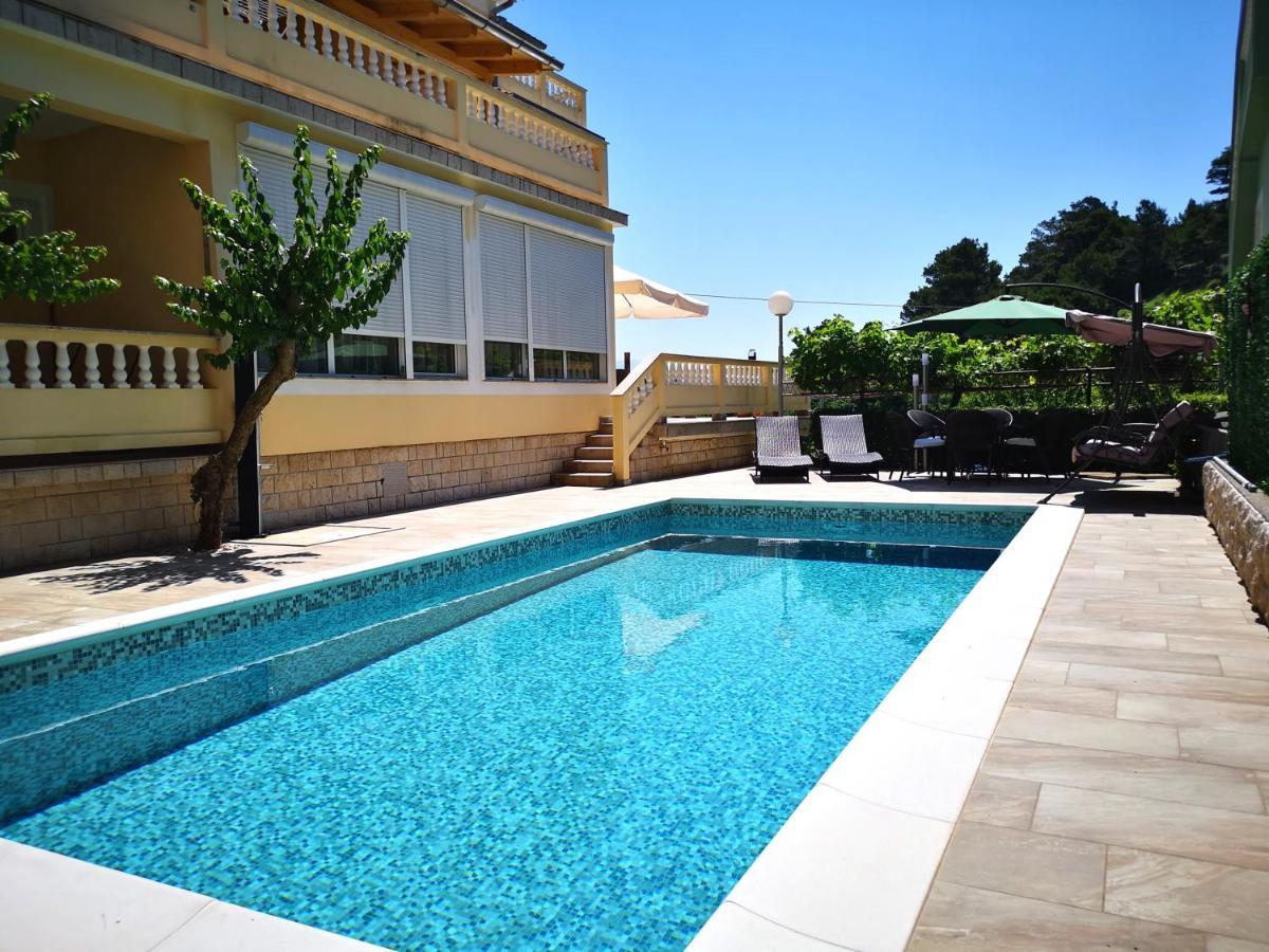 Apartments With A Swimming Pool Banjol, Rab - 11382 Eksteriør billede
